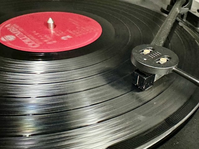 音楽の変化に見るDXの本質 ―モノからコトへ、そして「体験の時代」へ―